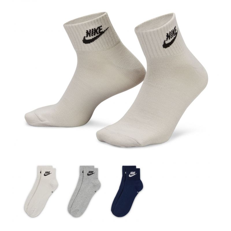 Nike Everyday Essential socks ..