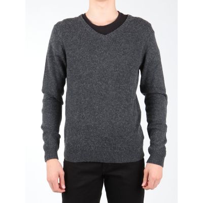 Lee Maglione V-Neck