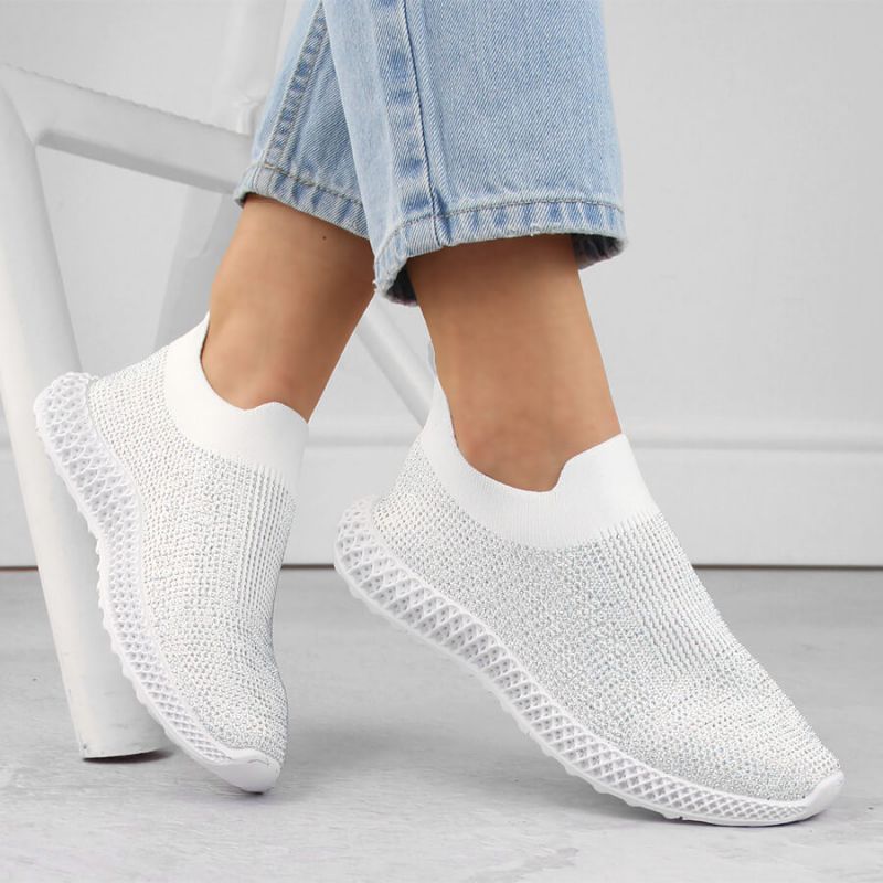 Slip-on sports shoes with rhin..