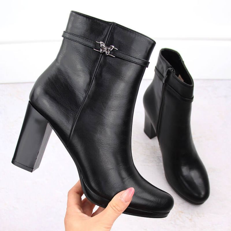 Women’s black heeled ankle boots with warm lining M.Daszyński AF125-22