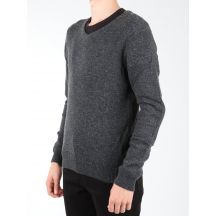 Lee Maglione V-Neck