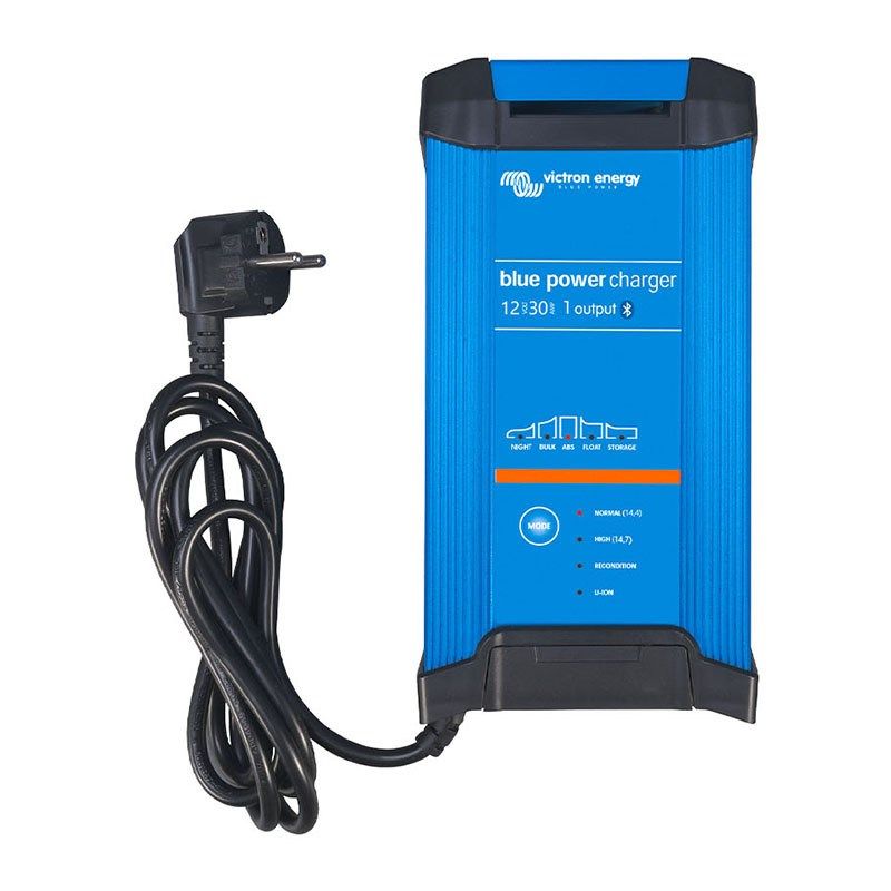 Blue Smart Charger IP22 12/30 (1)