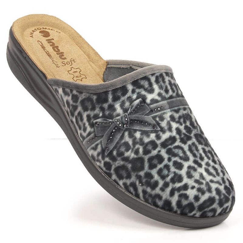 Comfortable slippers with leopard print ..
