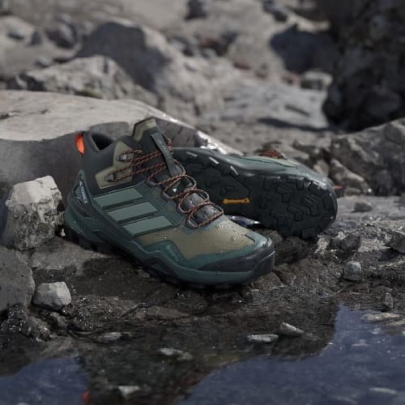 adidas Stivali High-top hiking adidas terrex Skychaser Mid GTX olistr/silgrn/cblack